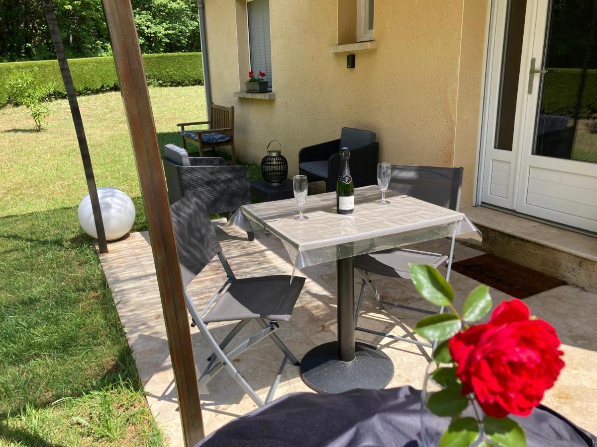 Gite Des Combes Blanches Avec Piscine Frayssinet-le-Gelat Bagian luar foto