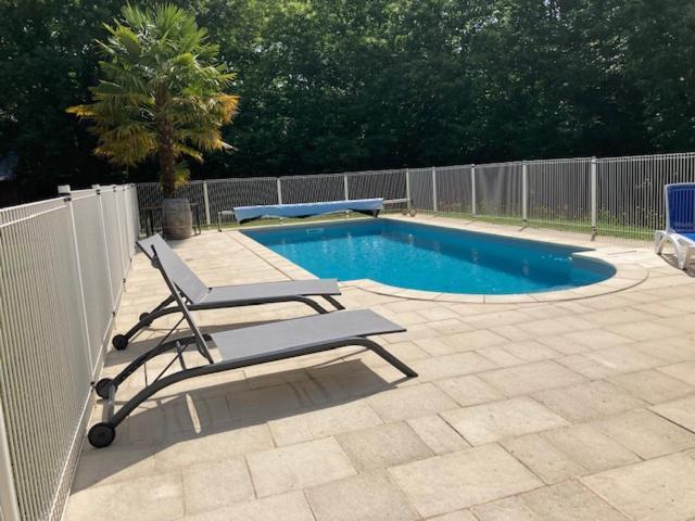 Gite Des Combes Blanches Avec Piscine Frayssinet-le-Gelat Bagian luar foto
